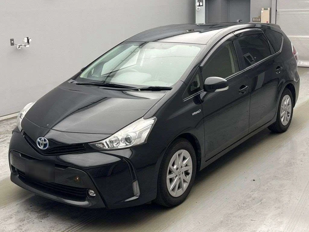 Toyota Prius Alpha 2015