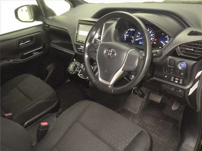 Статистика аукционов Toyota Voxy