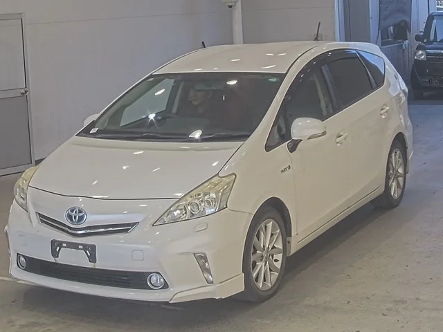 Toyota Prius Alpha 2013