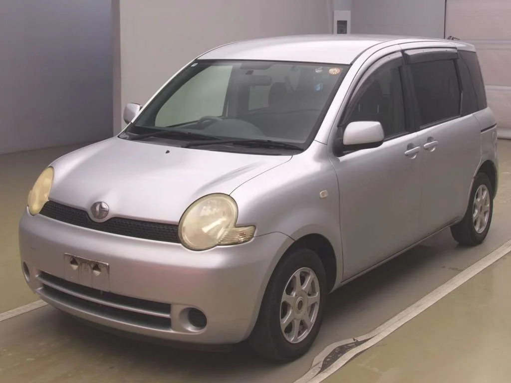 Toyota Sienta 2005