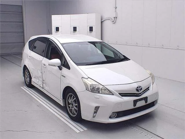 Toyota Prius Alpha 2011
