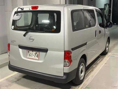 NISSAN NV200 4