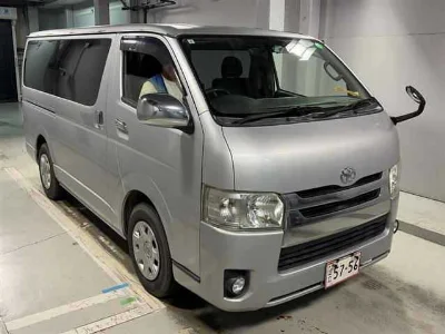 TOYOTA REGIUS VAN
