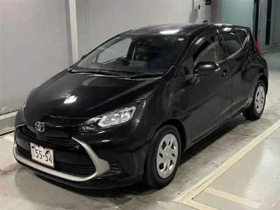 TOYOTA AQUA 4