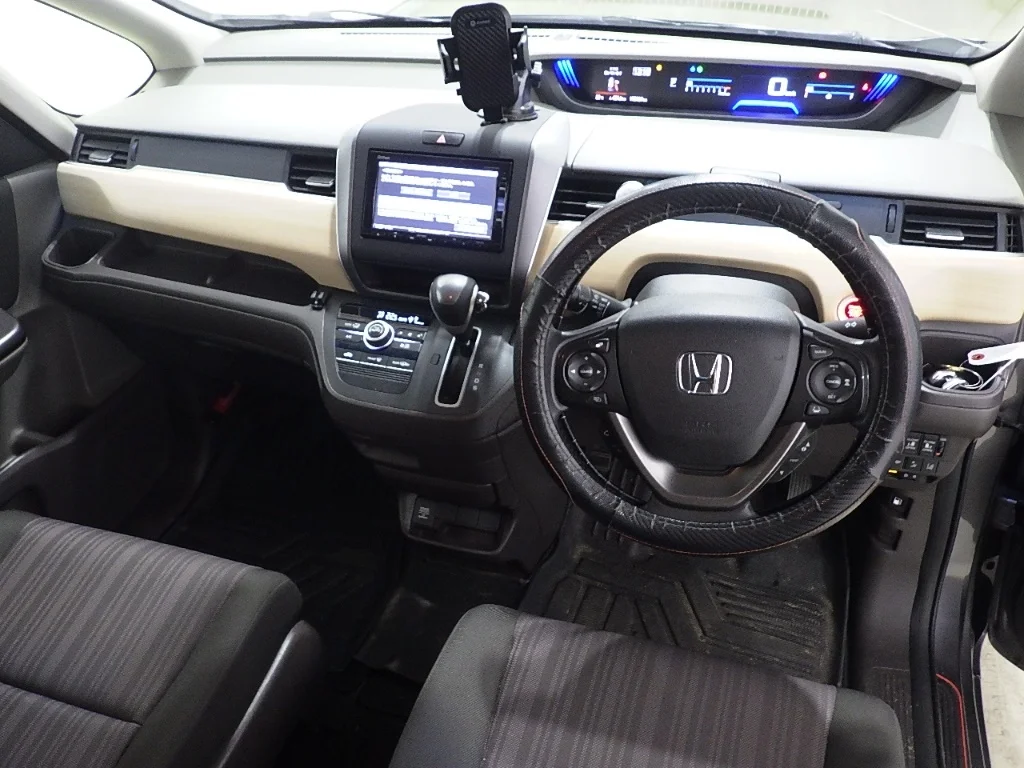 Honda Freed  с аукциона в Японии