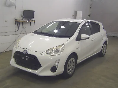 TOYOTA AQUA 4