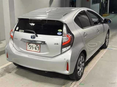 TOYOTA AQUA 3