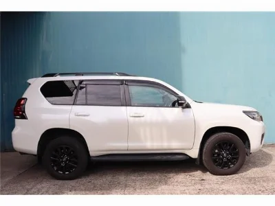 TOYOTA LAND CRUISER PRADO 4