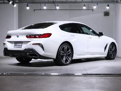 BMW 8 SERIES