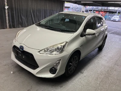TOYOTA AQUA 4