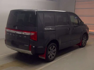 MITSUBISHI DELICA D5