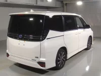 Цена авто Toyota Voxy с аукционов Японии, номер кузова ZWR90W, пробег 23 000, оценка 1