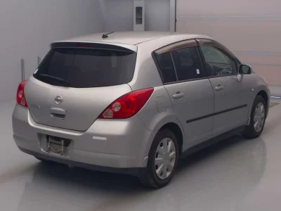 NISSAN TIIDA