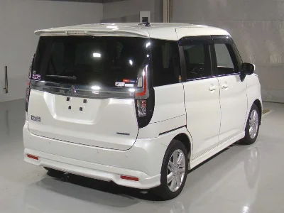 MITSUBISHI DELICA D2