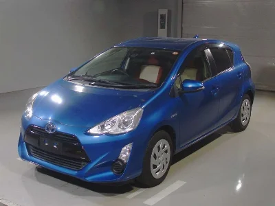 TOYOTA AQUA 1