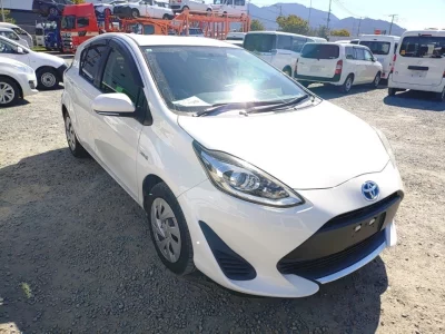 TOYOTA AQUA 4