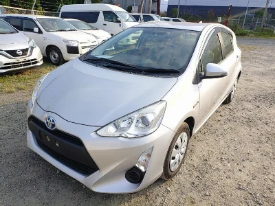 TOYOTA AQUA 1