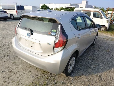 TOYOTA AQUA 2