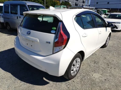 TOYOTA AQUA 1