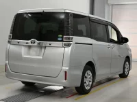 Цена авто Toyota Voxy с аукционов Японии, номер кузова ZRR80G, пробег 47 000, оценка 8