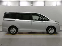 Цена авто Toyota Voxy с аукционов Японии, номер кузова ZRR80G, пробег 47 000, оценка 8