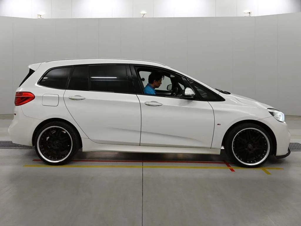 BMW 2-Series  с аукциона в Японии