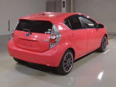 TOYOTA AQUA 2