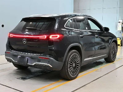 MERCEDES BENZ EQA