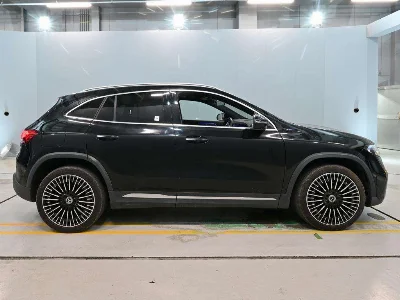 MERCEDES BENZ EQA