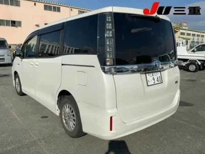 Статистика аукционов Toyota Voxy