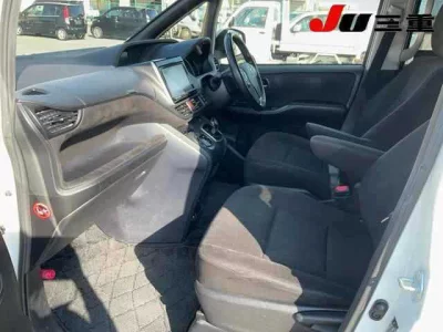 Статистика аукционов Toyota Voxy