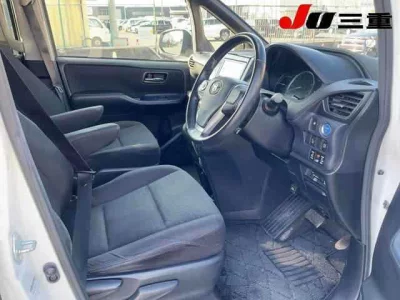 Статистика аукционов Toyota Voxy