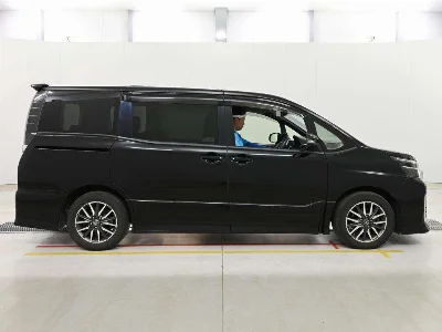 Статистика аукционов Toyota Voxy