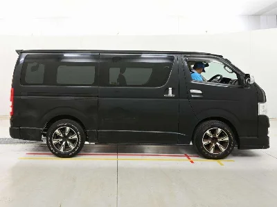 TOYOTA REGIUS VAN