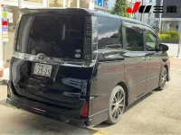 Цена авто Toyota Voxy с аукционов Японии, номер кузова ZRR80W, пробег 100 000, оценка 2