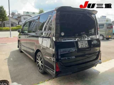 Статистика аукционов Toyota Voxy