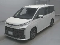Цена авто Toyota Voxy с аукционов Японии, номер кузова ZWR90W, пробег 9 000, оценка 8