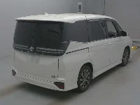 Цена авто Toyota Voxy с аукционов Японии, номер кузова ZWR90W, пробег 9 000, оценка 8