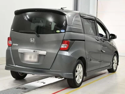HONDA FREED SPIKE