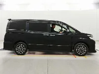 Цена авто Toyota Voxy с аукционов Японии, номер кузова ZRR80W, пробег 150 000, оценка 8