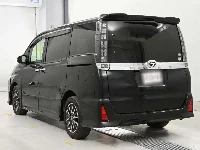 Цена авто Toyota Voxy с аукционов Японии, номер кузова ZRR80W, пробег 150 000, оценка 8