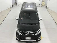 Цена авто Toyota Voxy с аукционов Японии, номер кузова ZRR80W, пробег 150 000, оценка 8