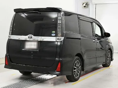 Статистика аукционов Toyota Voxy