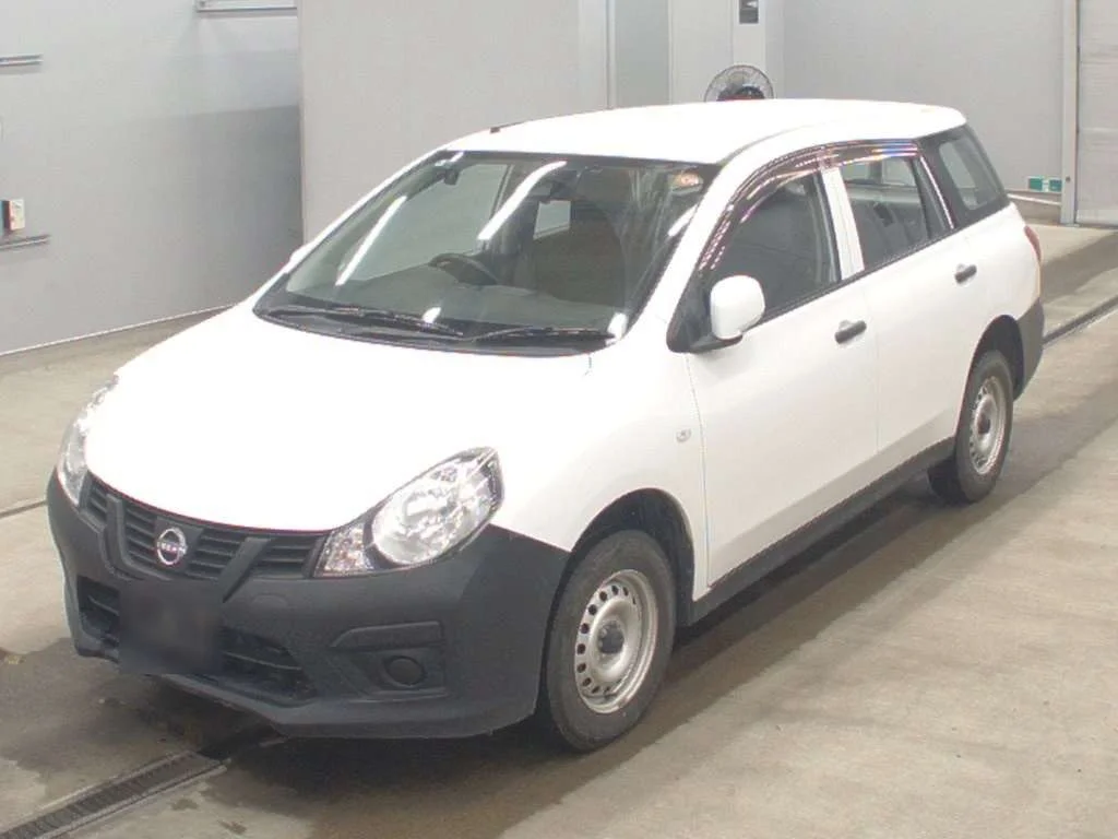 Nissan AD 2021