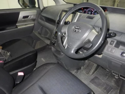 Статистика аукционов Toyota Voxy