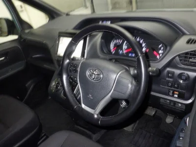 Статистика аукционов Toyota Voxy