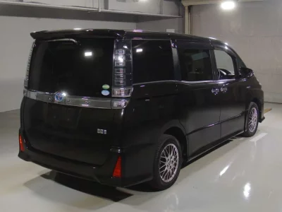 Статистика аукционов Toyota Voxy