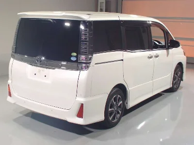 Статистика аукционов Toyota Voxy