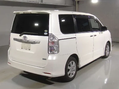 Статистика аукционов Toyota Voxy