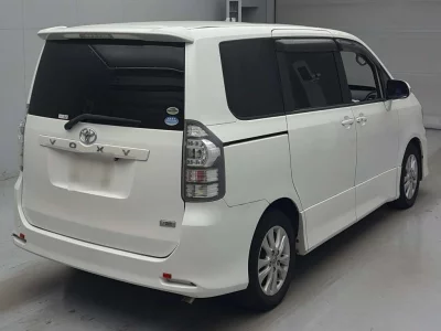 Статистика аукционов Toyota Voxy